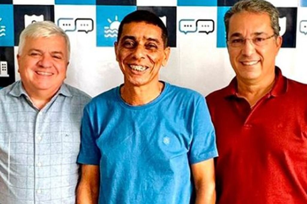 Zé Preto entre o presidente estadual do PSB, Alberto Gavini, e o ex-deputado Ted Conti